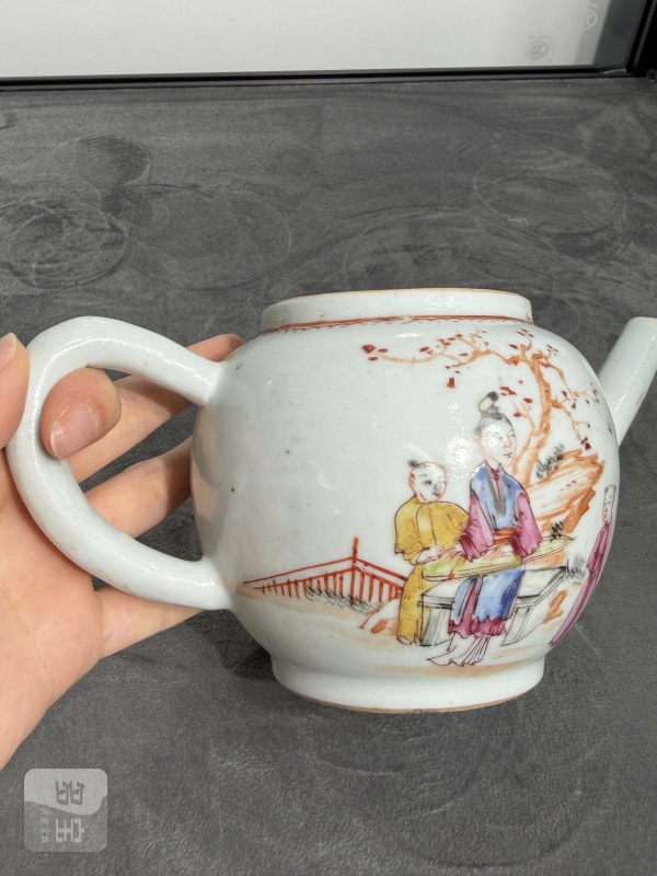 清乾隆广彩庭院教子图茶壶 - 图3
